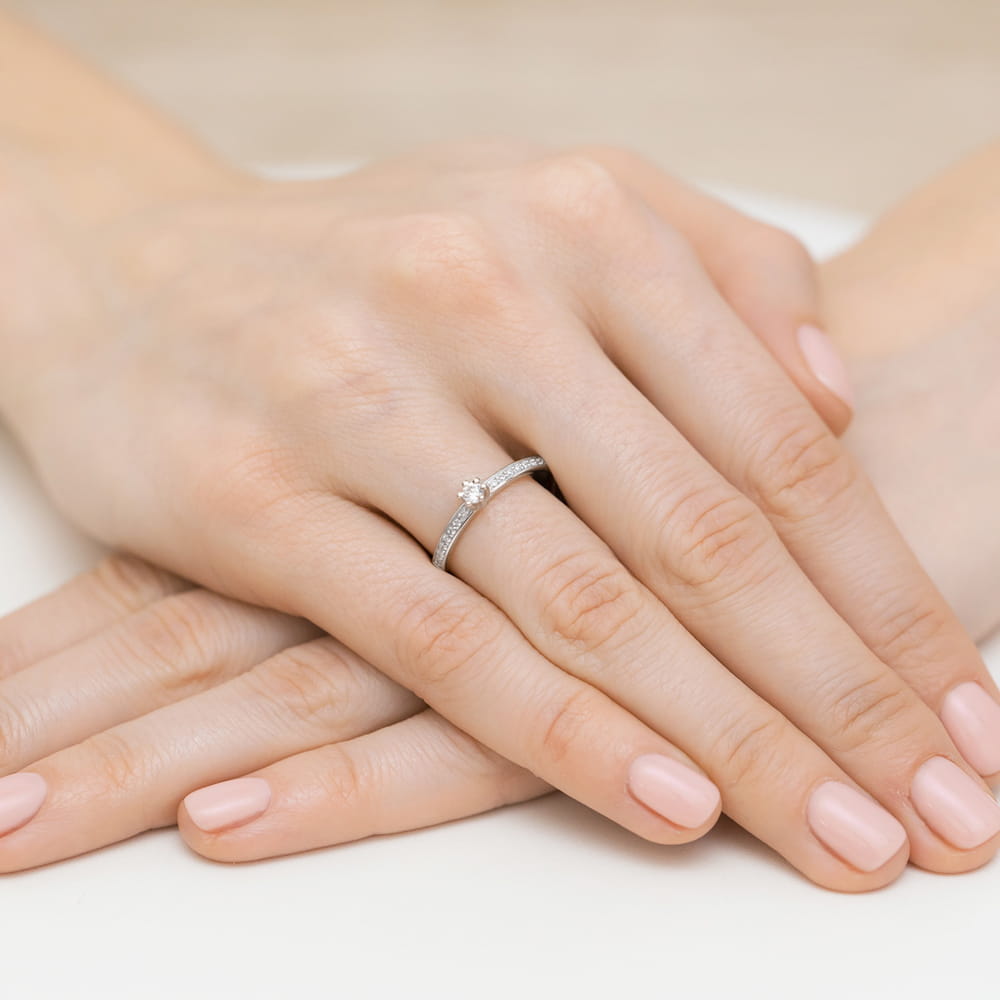 Auksinis Žiedas Su Deimantais