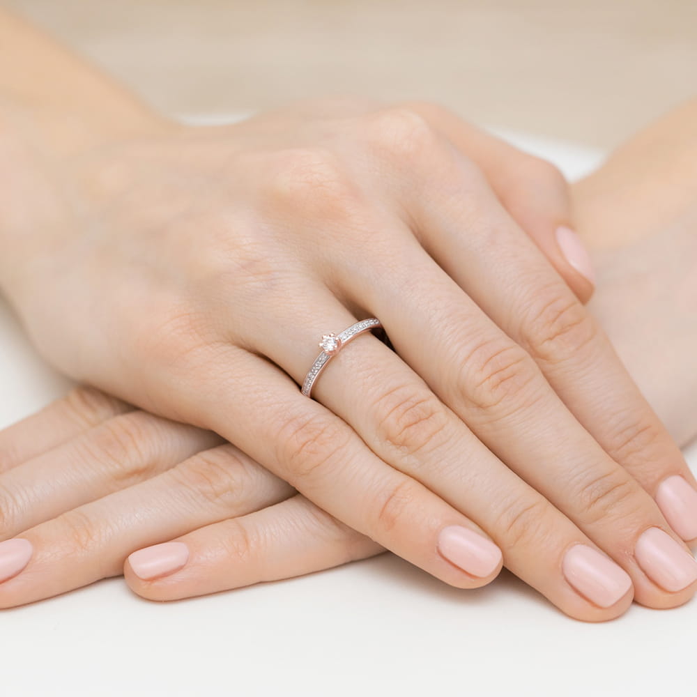 Auksinis Žiedas Su Deimantais