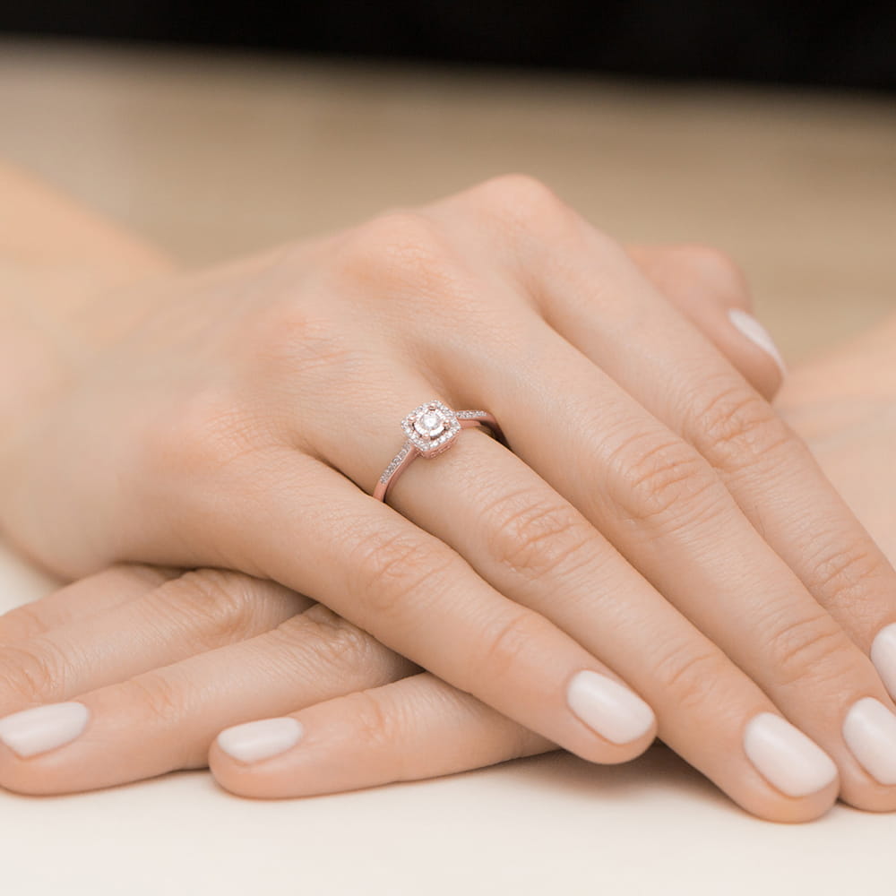 Auksinis Žiedas Su Deimantais