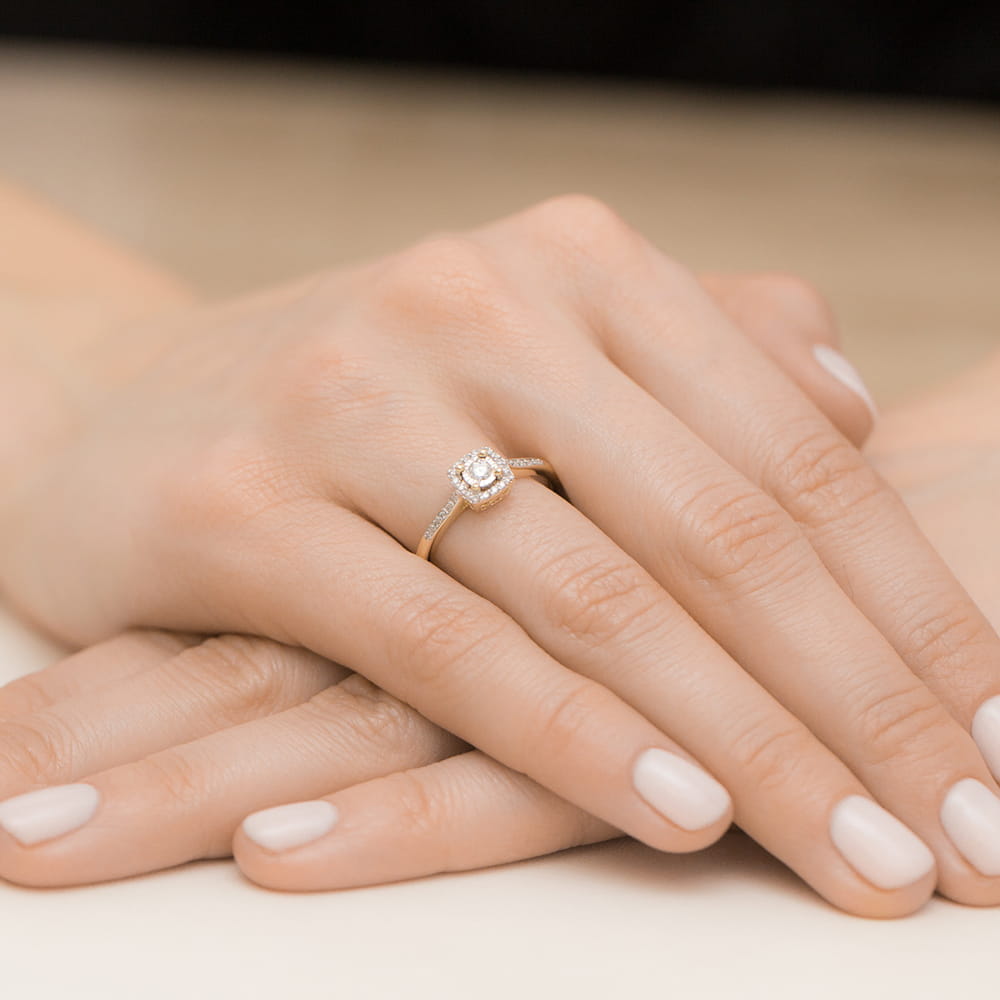 Auksinis Žiedas Su Deimantais