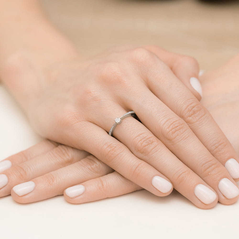 Auksinis Žiedas Su Deimantais