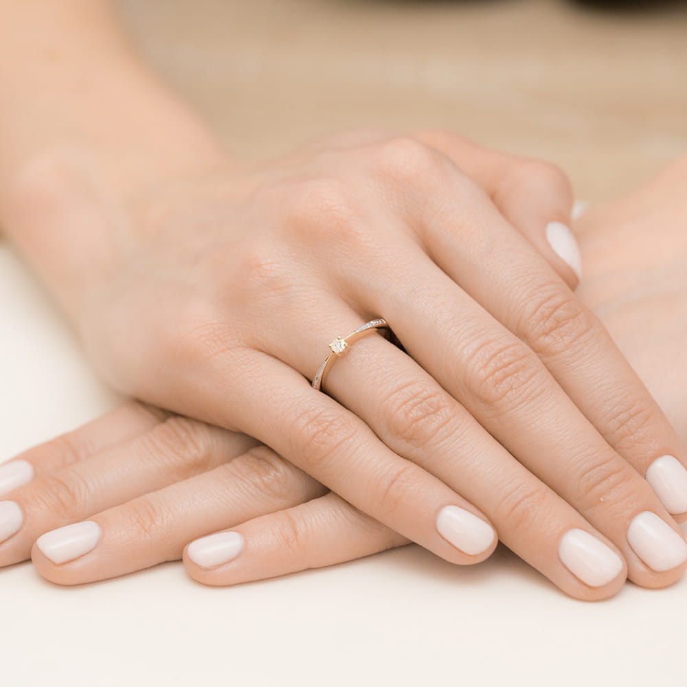 Auksinis Žiedas Su Deimantais