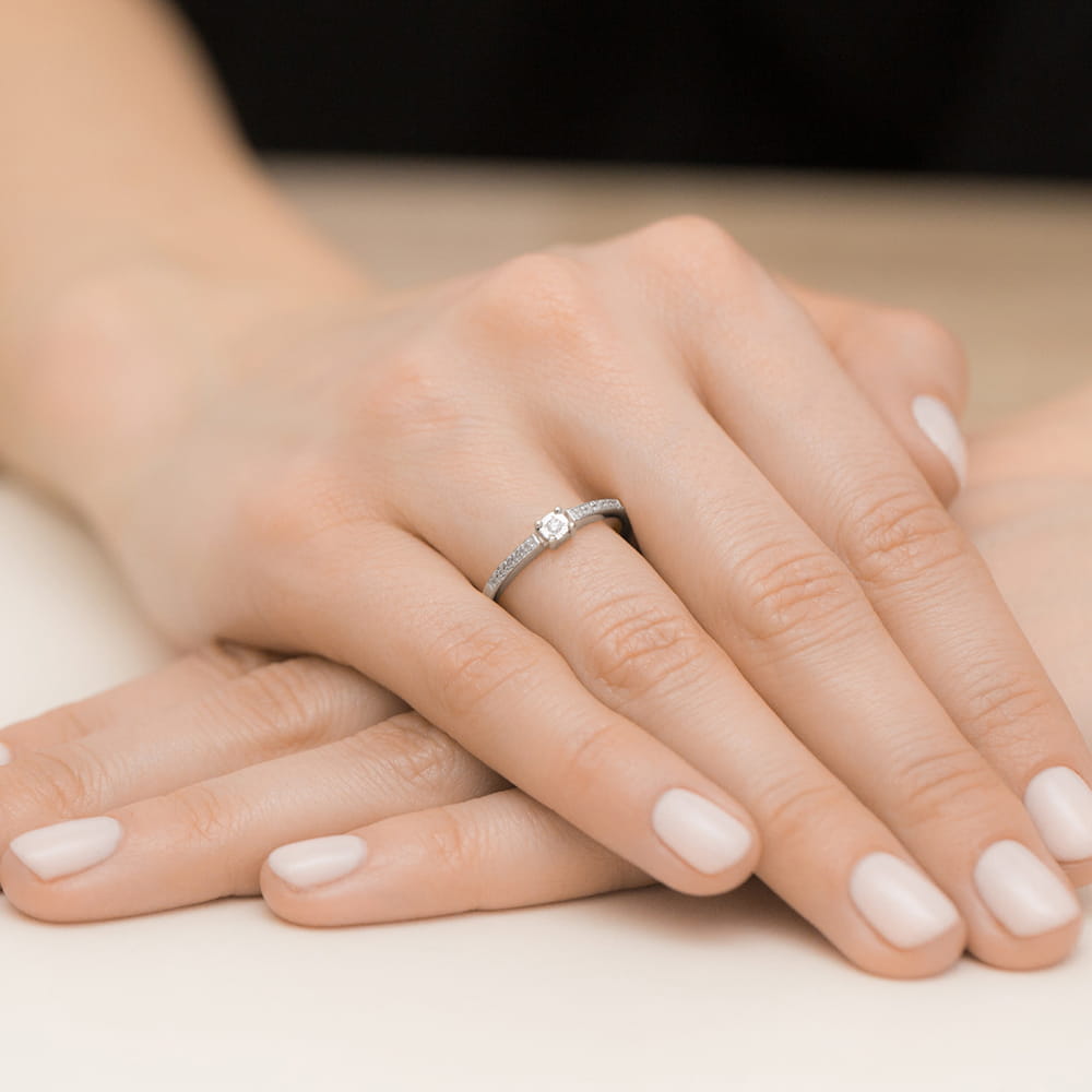 Auksinis Žiedas Su Deimantais