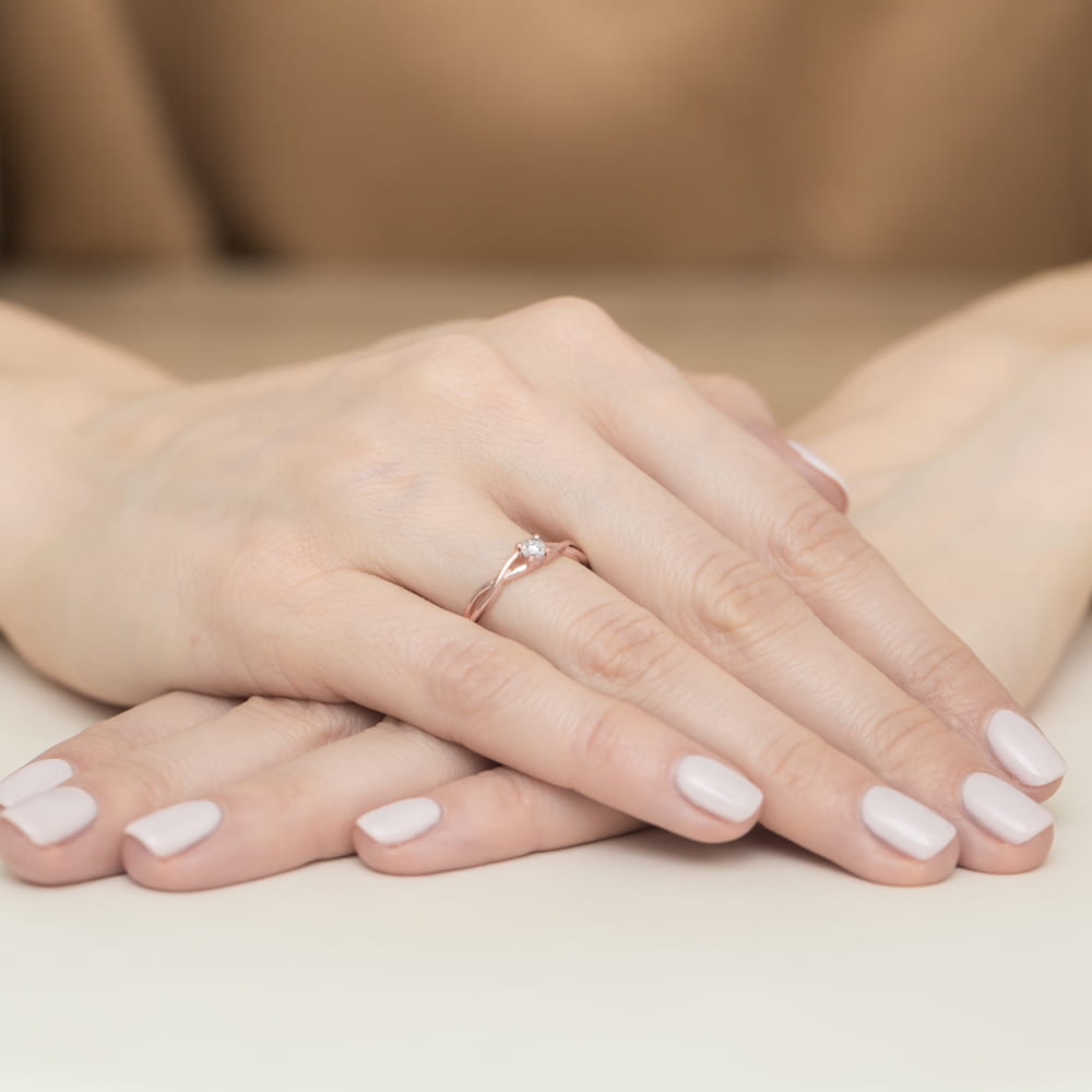 Auksinis Žiedas Su Deimantu