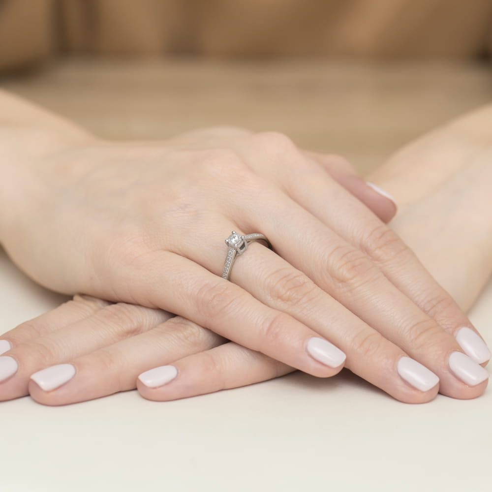 Auksinis Žiedas Su Deimantais