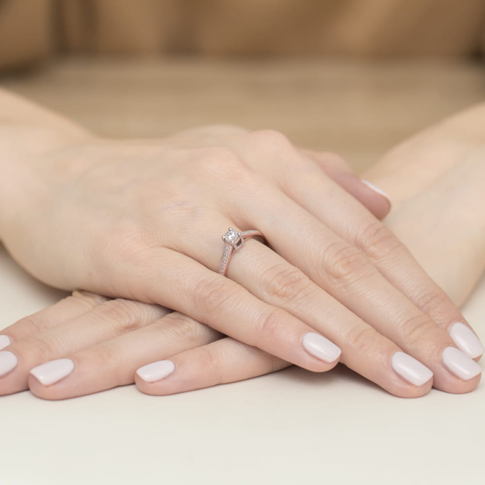 Auksinis Žiedas Su Deimantais