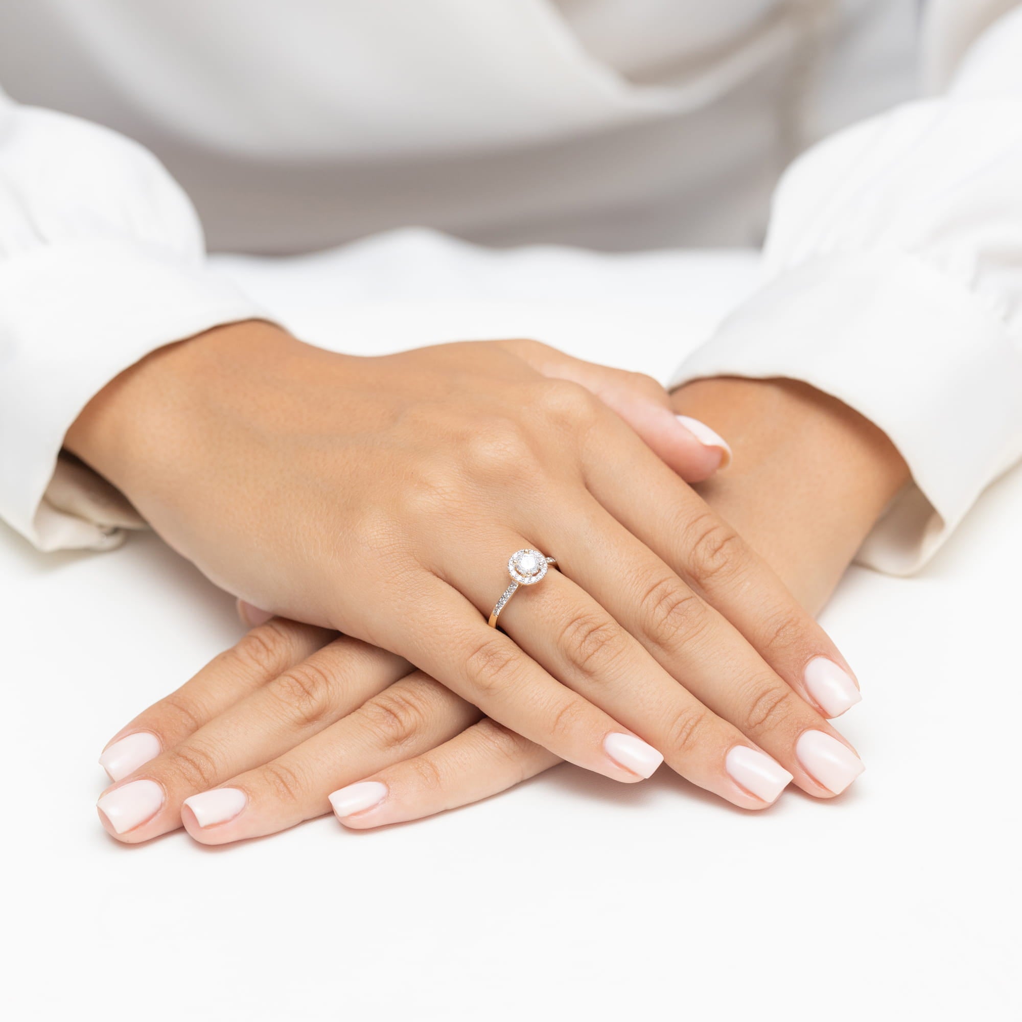 Auksinis Žiedas Su Deimantais