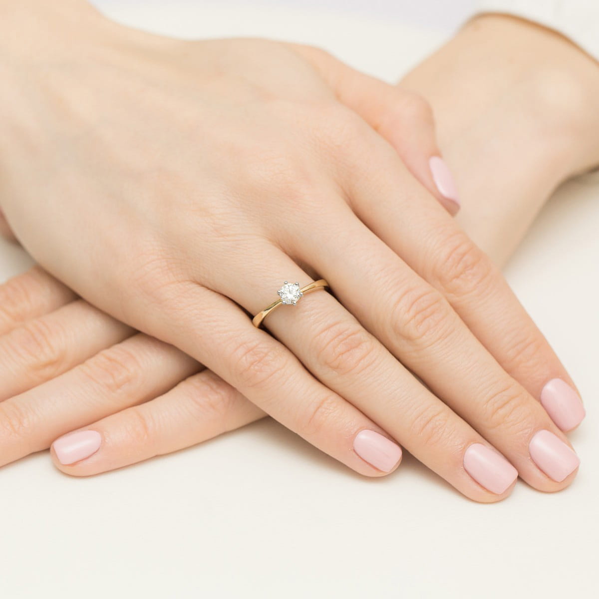 Auksinis Žiedas Su Deimantu