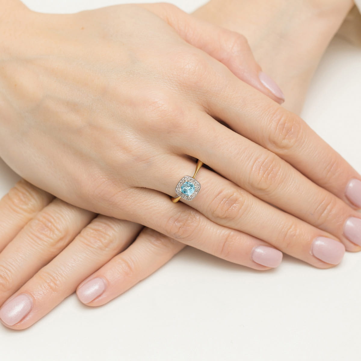 Auksinis Žiedas Su Topazu Ir Deimantais