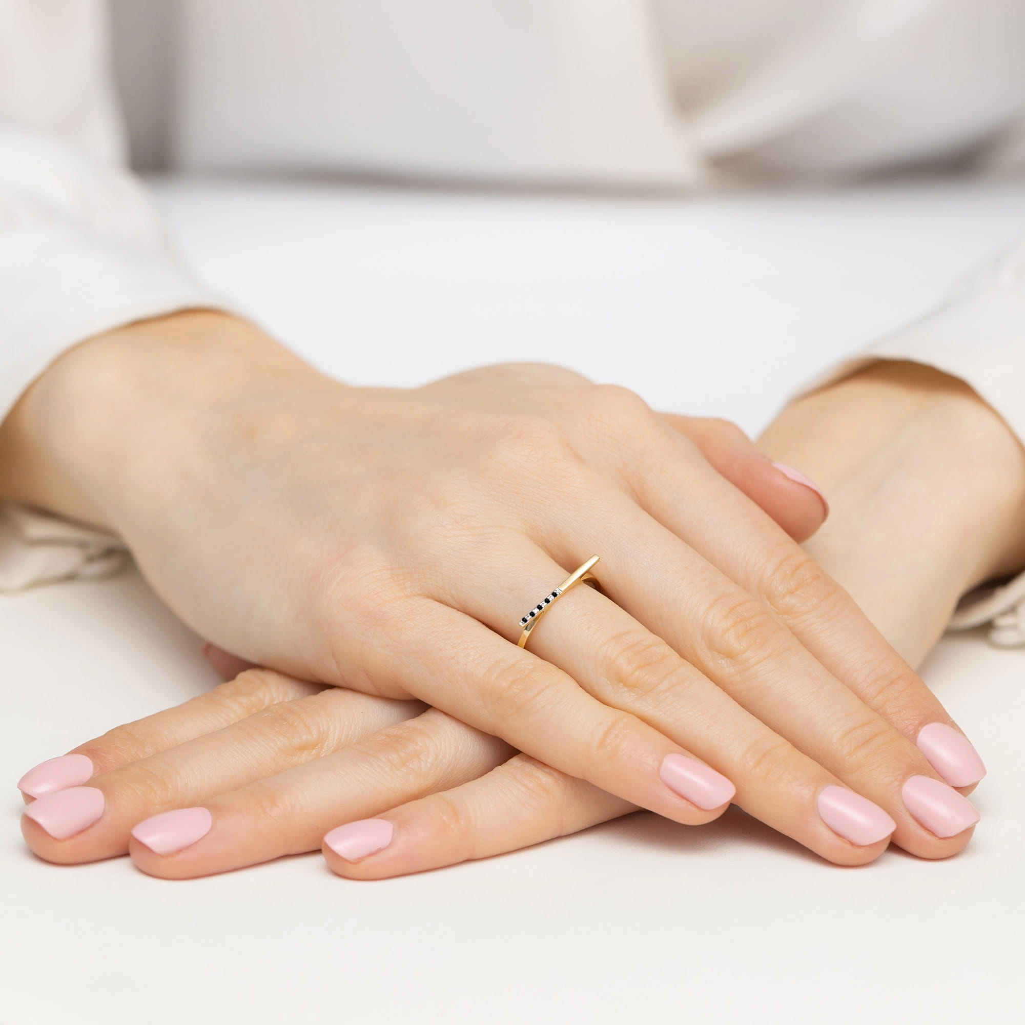 Auksinis Žiedas Su Juodais Deimantais