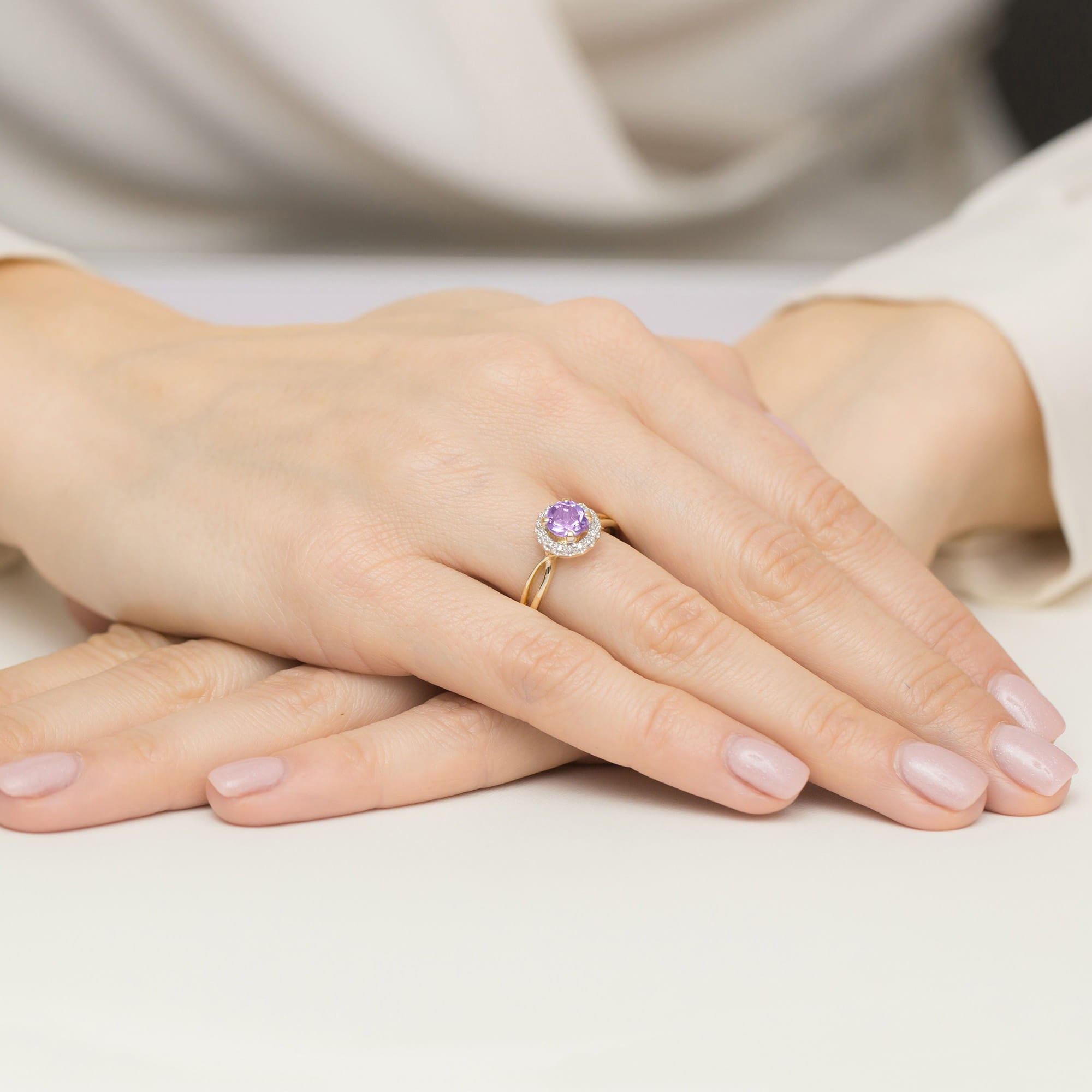 Gold Ring With Amethyst And Diamonds