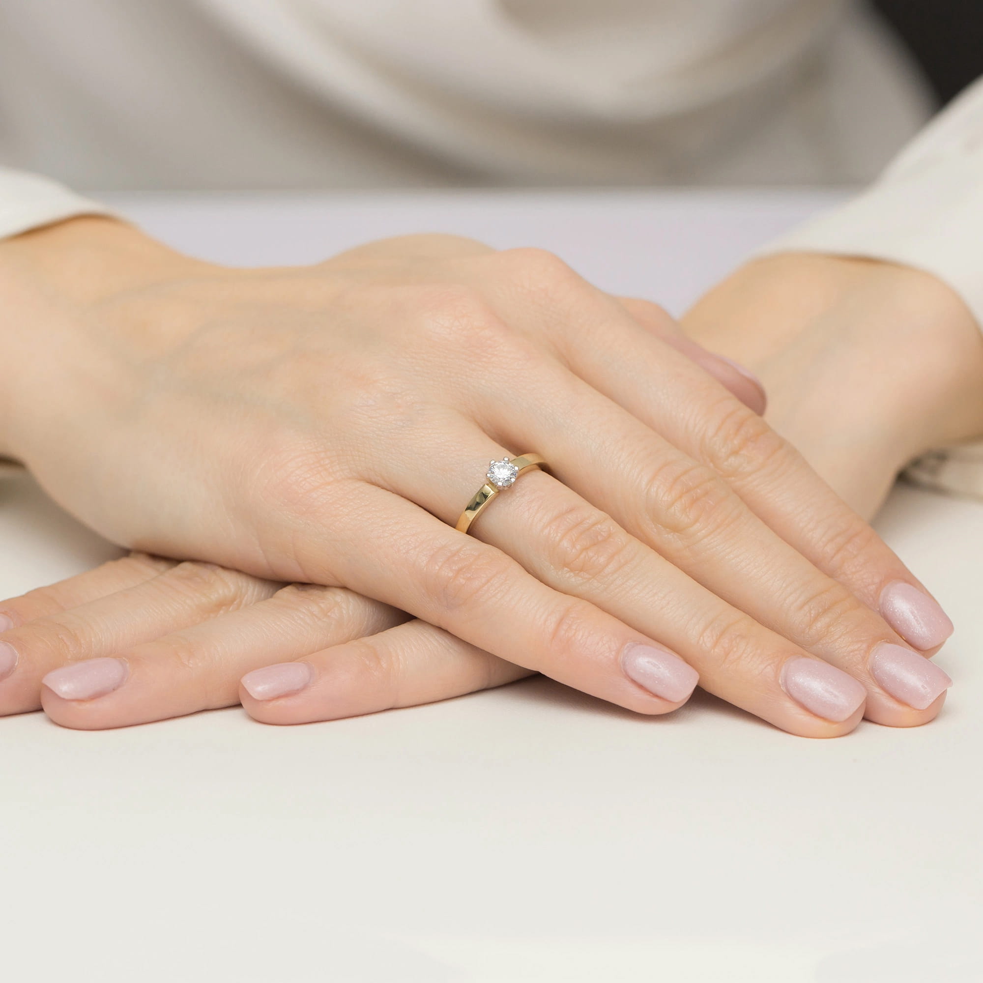 Auksinis Žiedas Su Deimantu