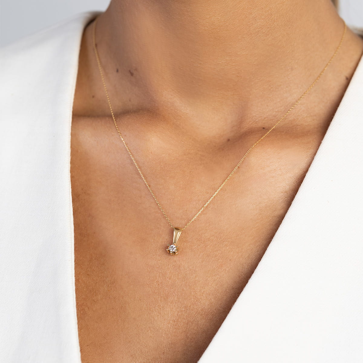 Gold Pendant With Lab-Grown Diamond