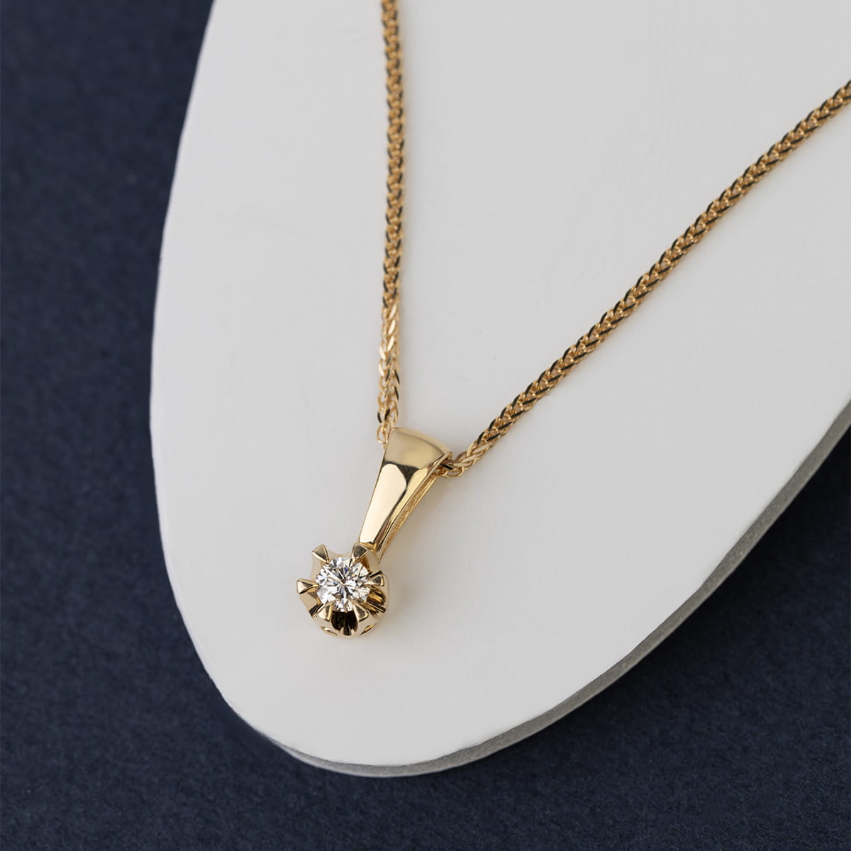 Auksinis Pakabukas Su Laboratoriniu Deimantu