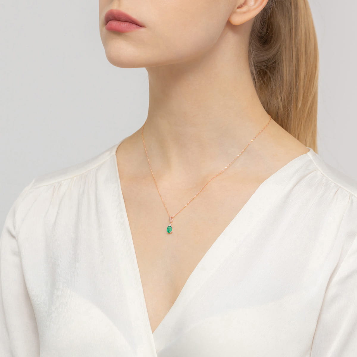 Gold Pendant With Emerald And Diamonds