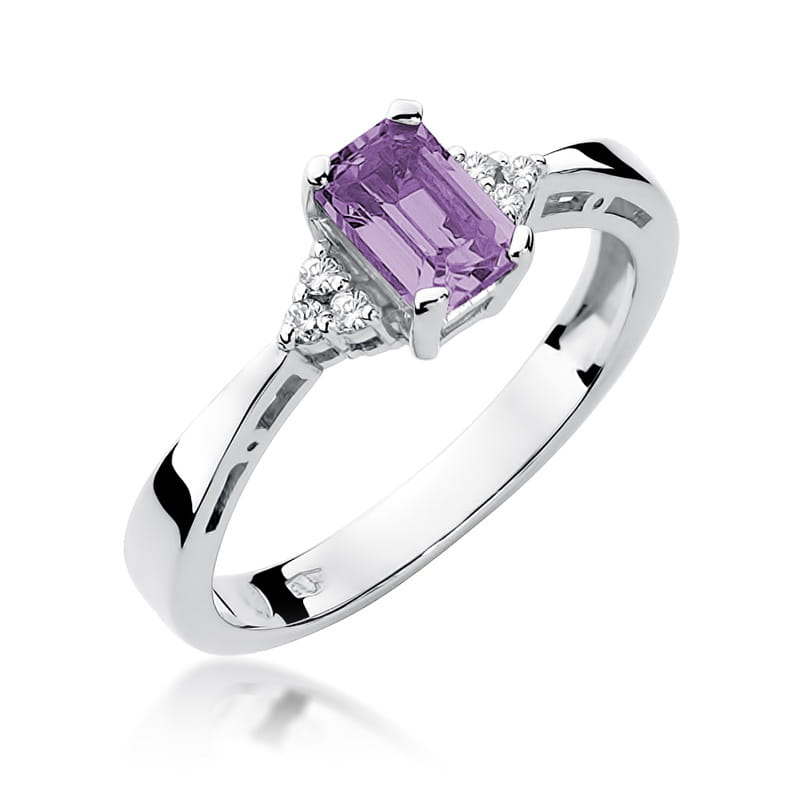 Gold Ring With Amethyst And Diamonds