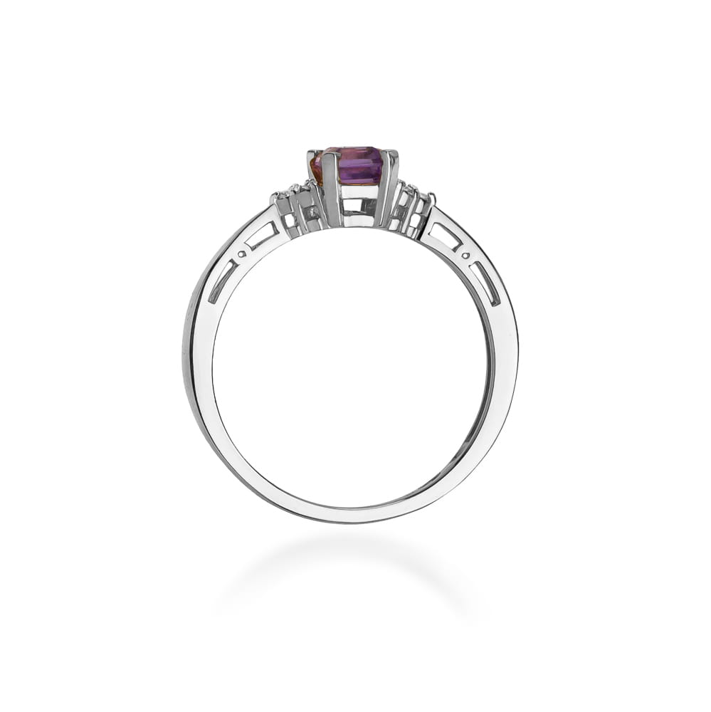 Gold Ring With Amethyst And Diamonds