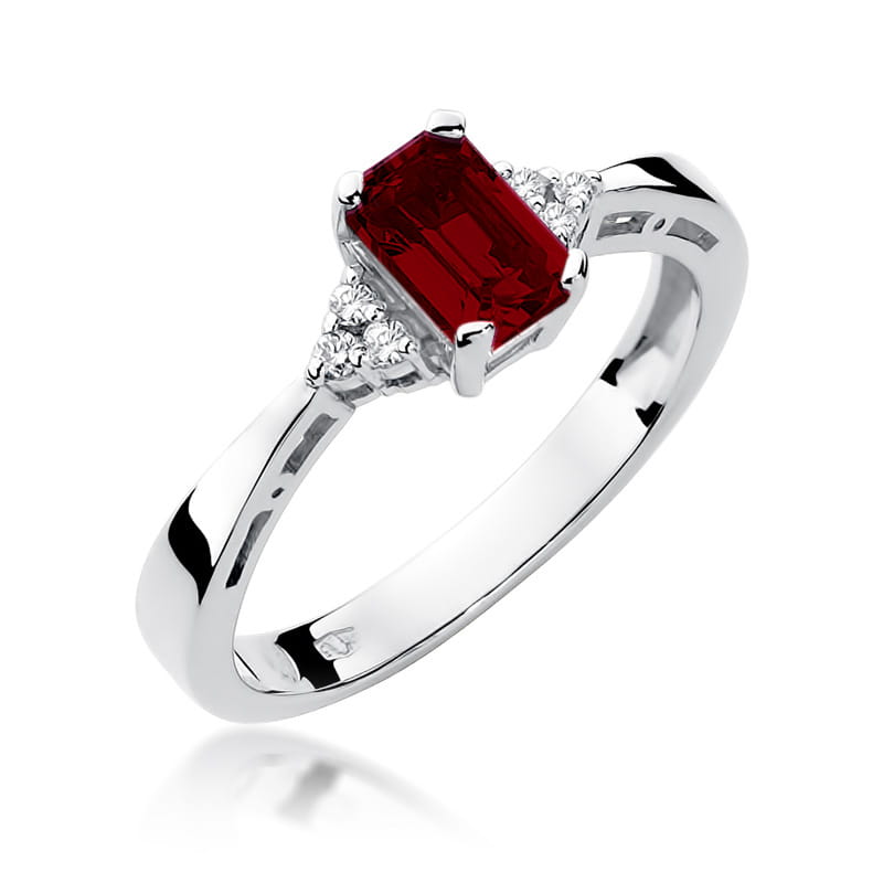 Gold Ring With Garnet And Diamonds