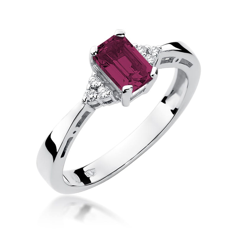 Gold Ring With Ruby And Diamonds