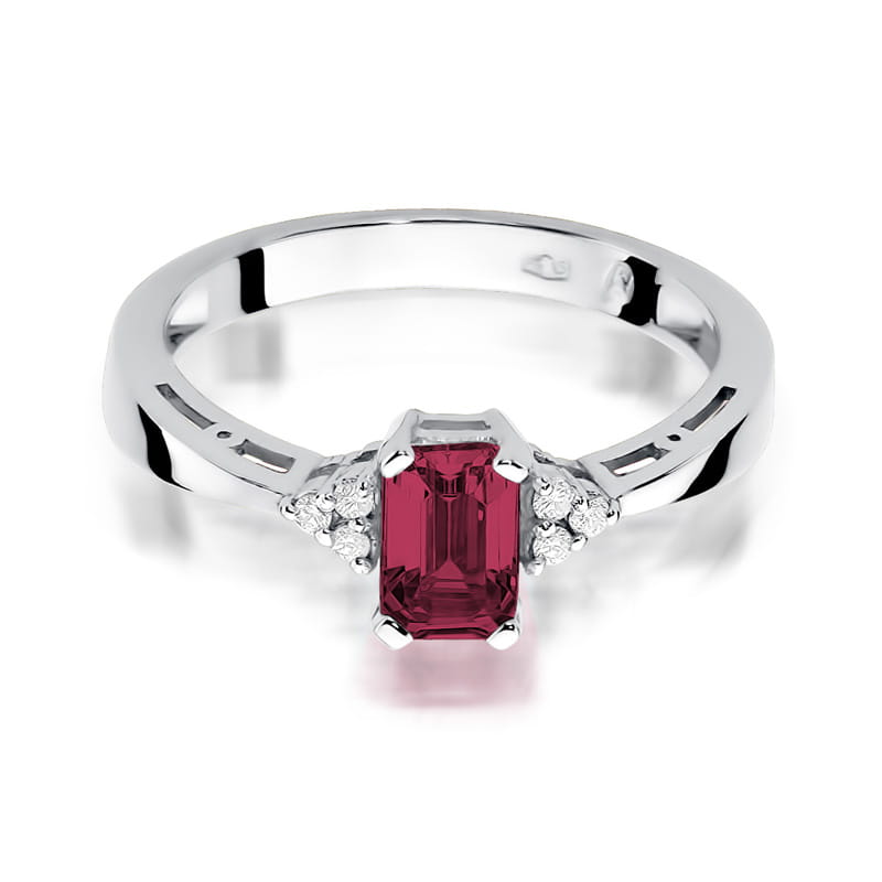 Gold Ring With Ruby And Diamonds