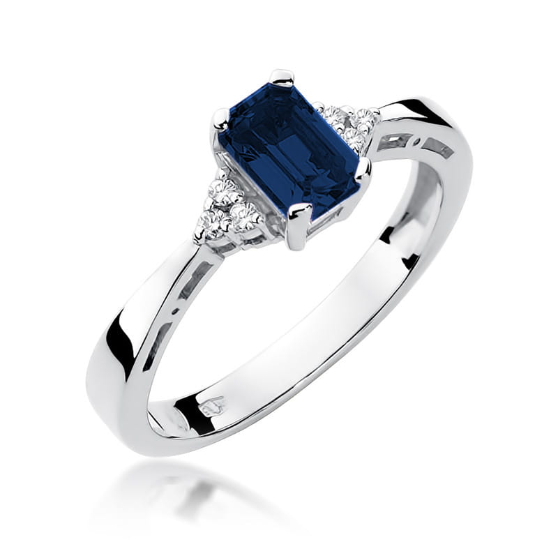 Gold Ring With Sapphire And Diamonds