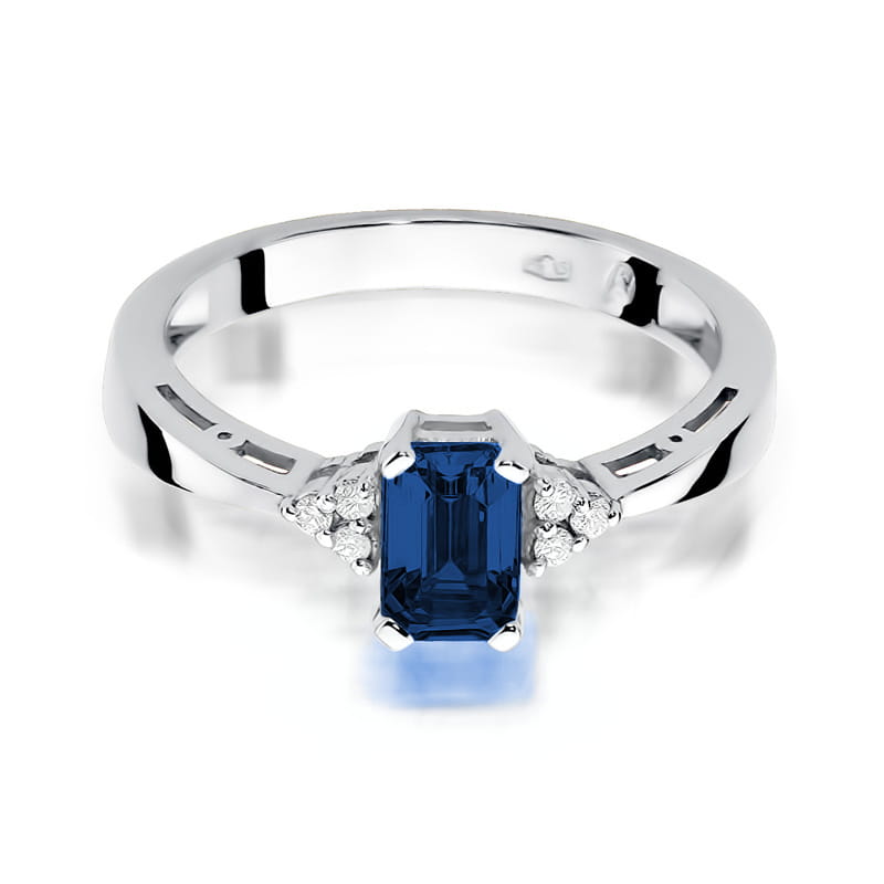 Gold Ring With Sapphire And Diamonds