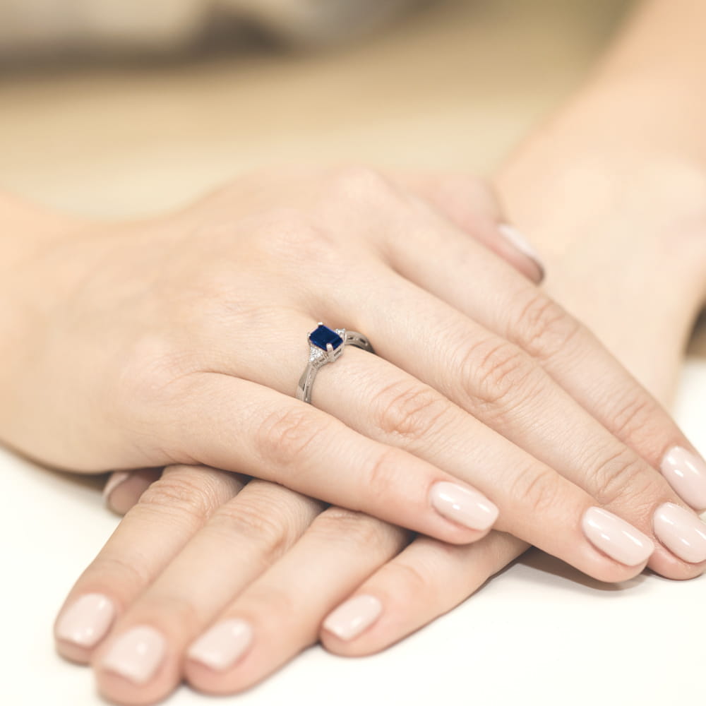 Gold Ring With Sapphire And Diamonds