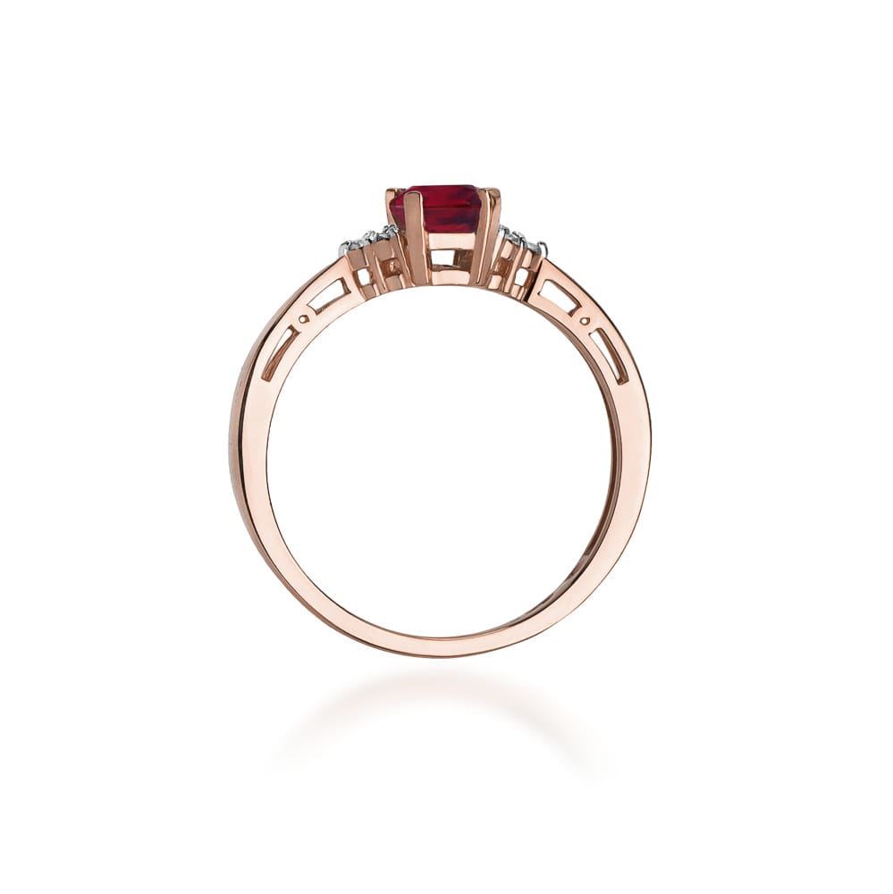Gold Ring With Ruby And Diamonds
