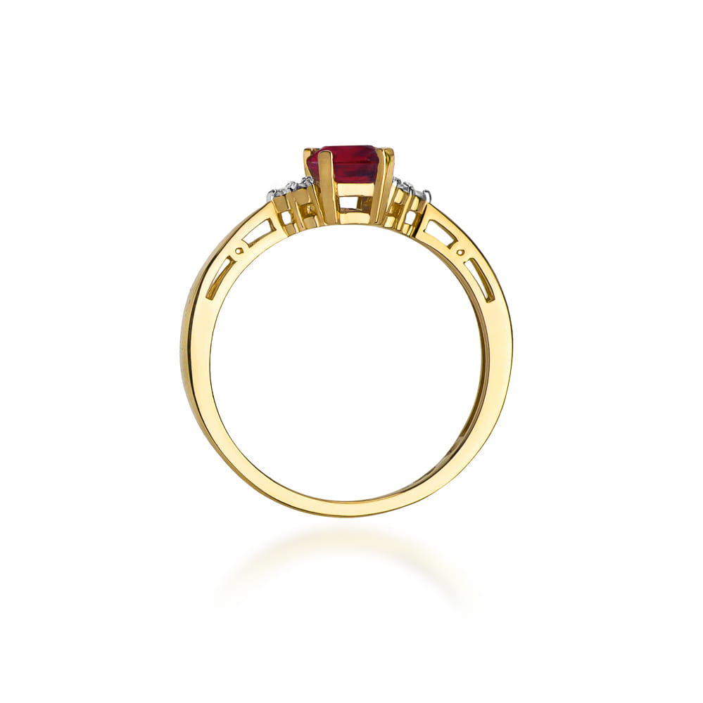 Gold Ring With Ruby And Diamonds