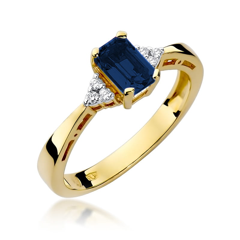 Gold Ring With Sapphire And Diamonds