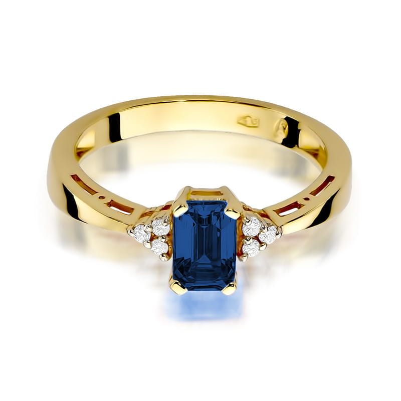 Gold Ring With Sapphire And Diamonds