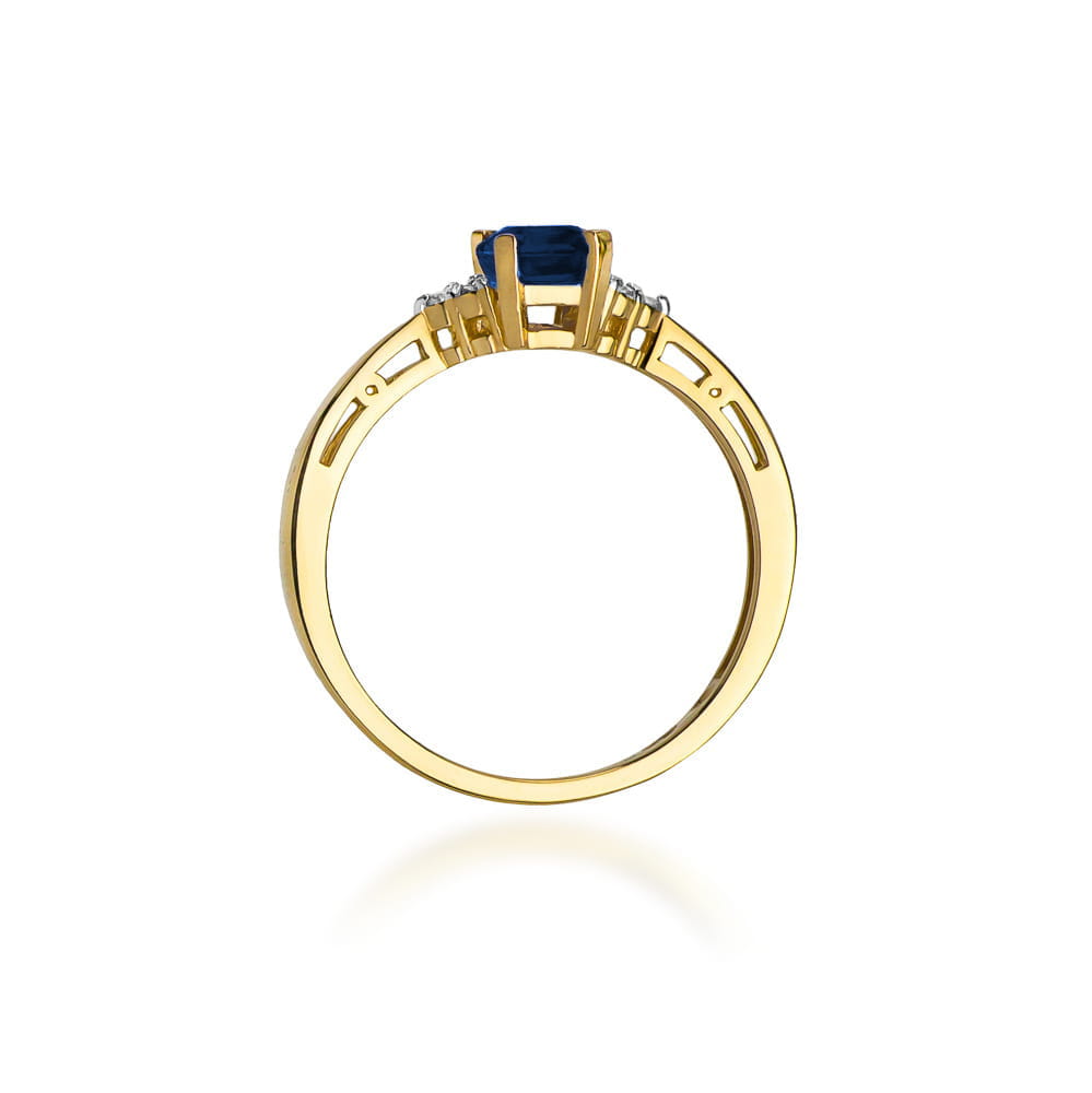 Gold Ring With Sapphire And Diamonds