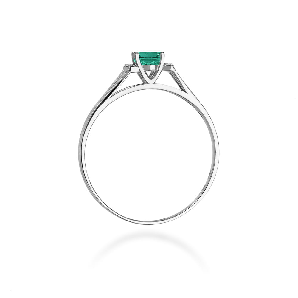 Gold Ring With Emerald And Diamonds