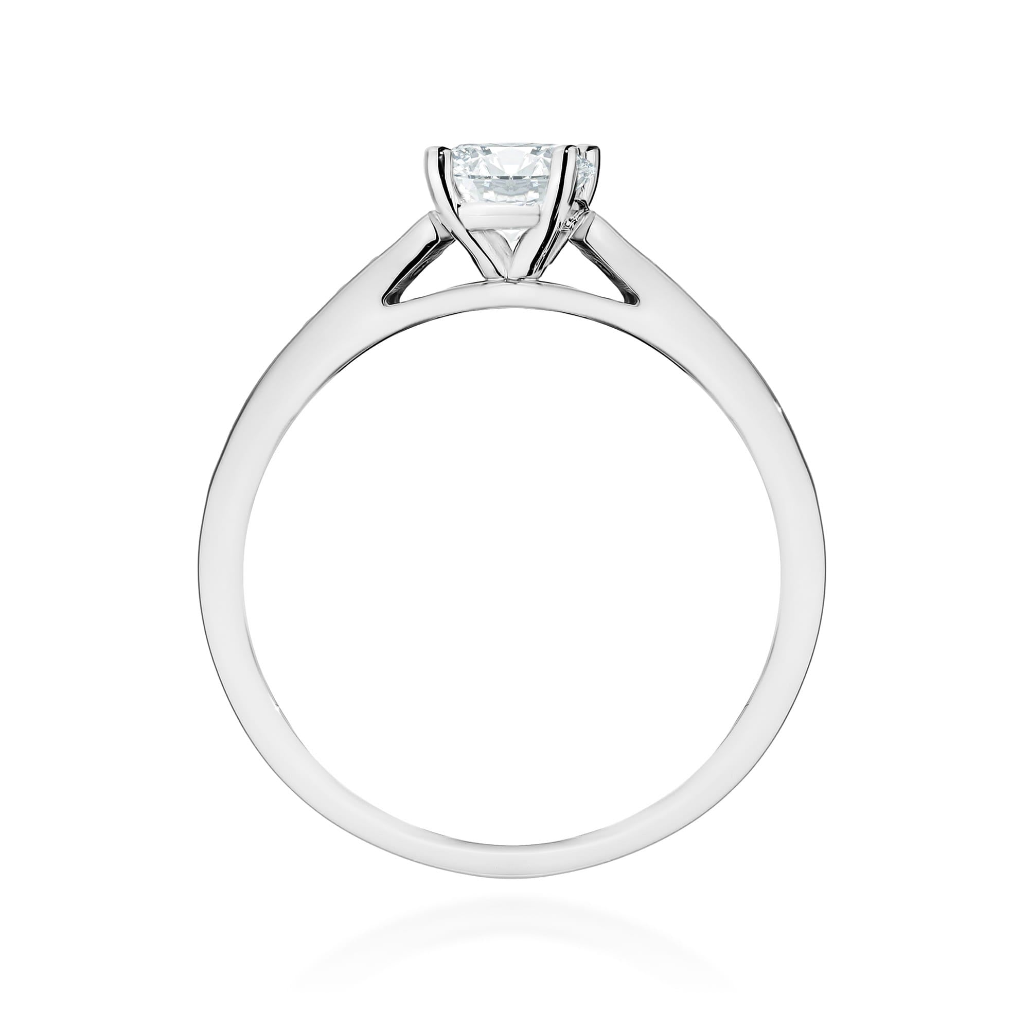 Gold Ring With Lab-Grown Diamonds