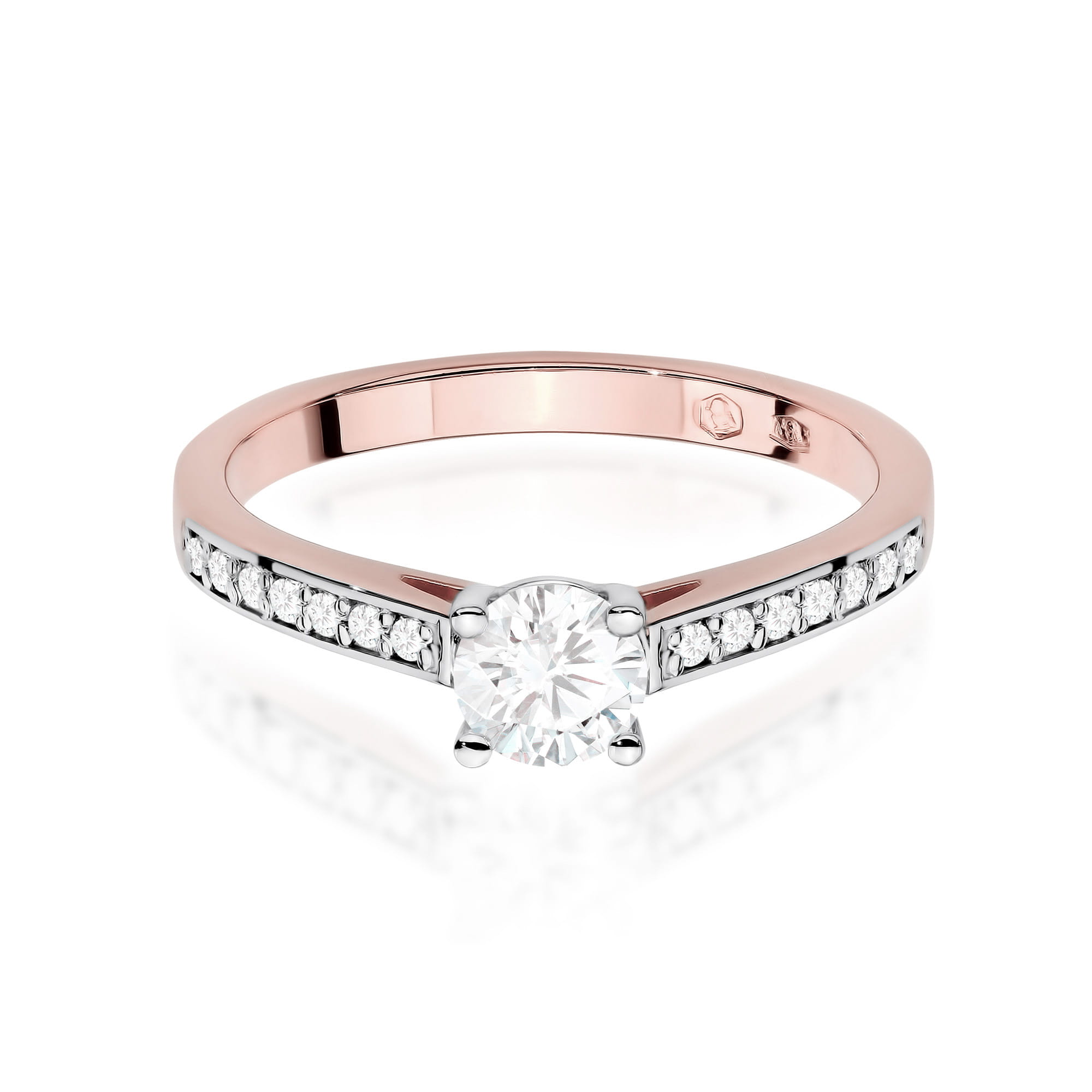 Gold Ring With Lab-Grown Diamonds