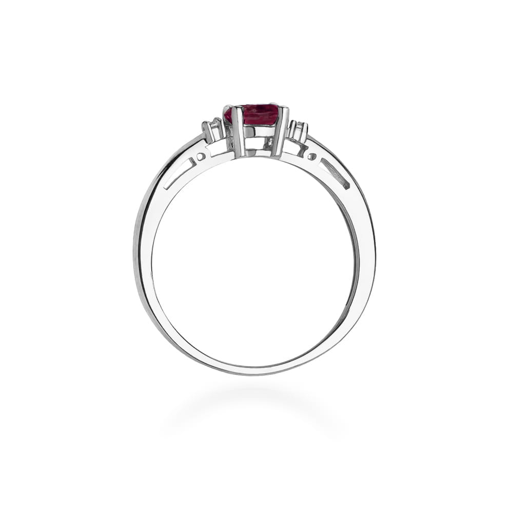 Gold Ring With Ruby And Diamonds