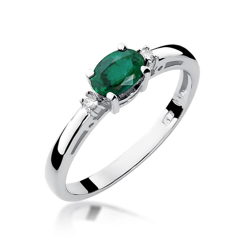 Gold Ring With Emerald And Diamonds