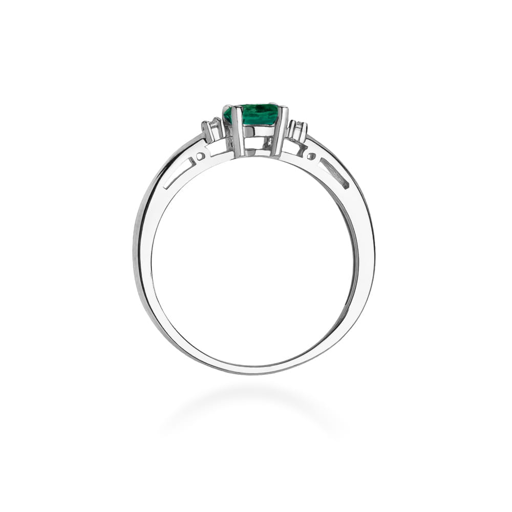 Gold Ring With Emerald And Diamonds