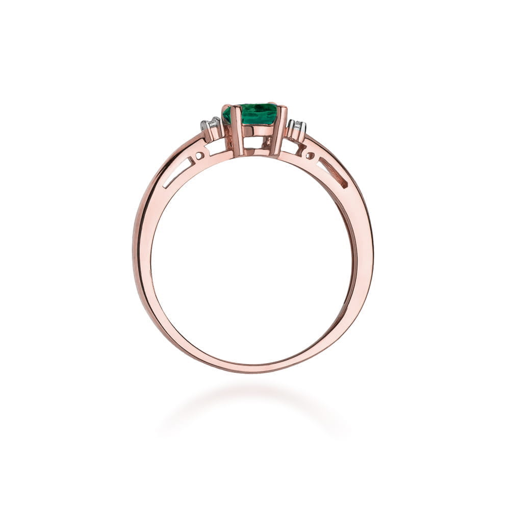 Gold Ring With Emerald And Diamonds