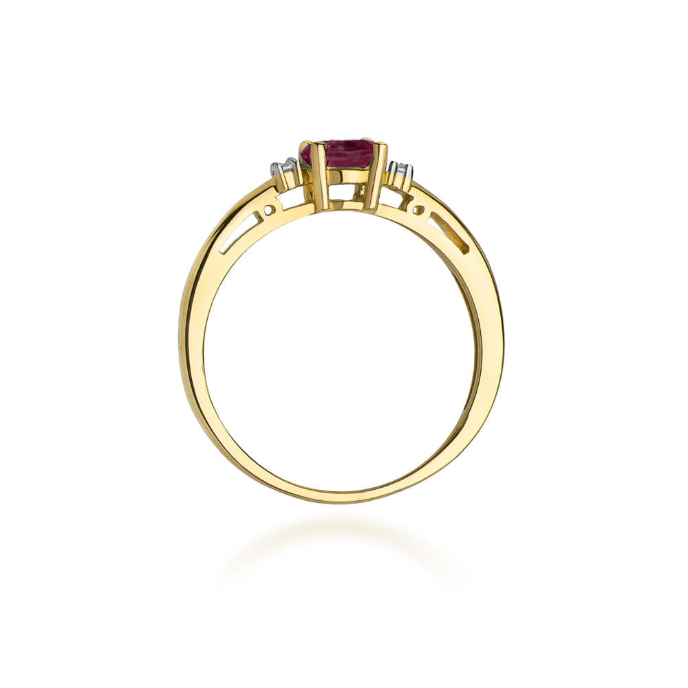 Gold Ring With Ruby And Diamonds