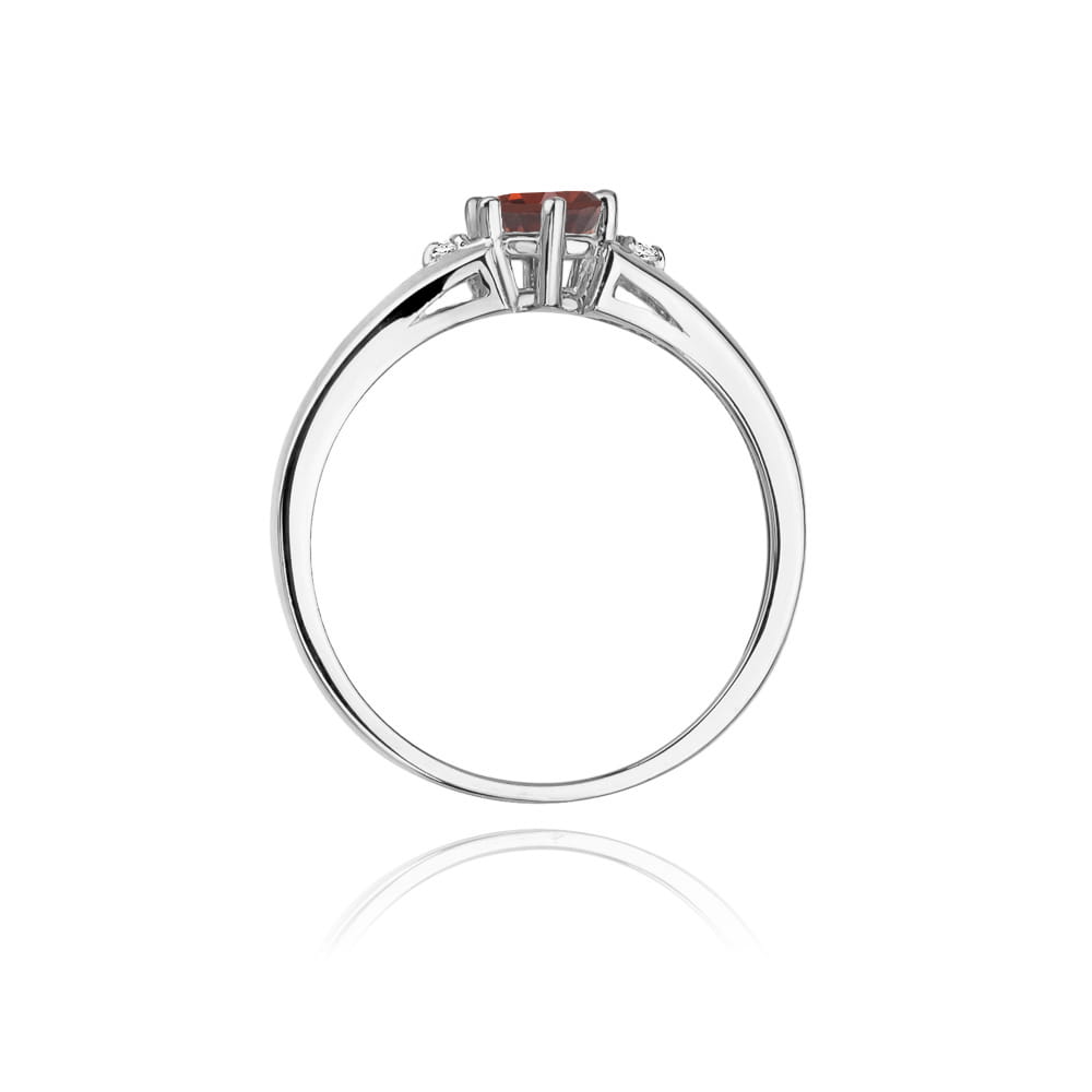 Gold Ring With Garnet And Diamonds