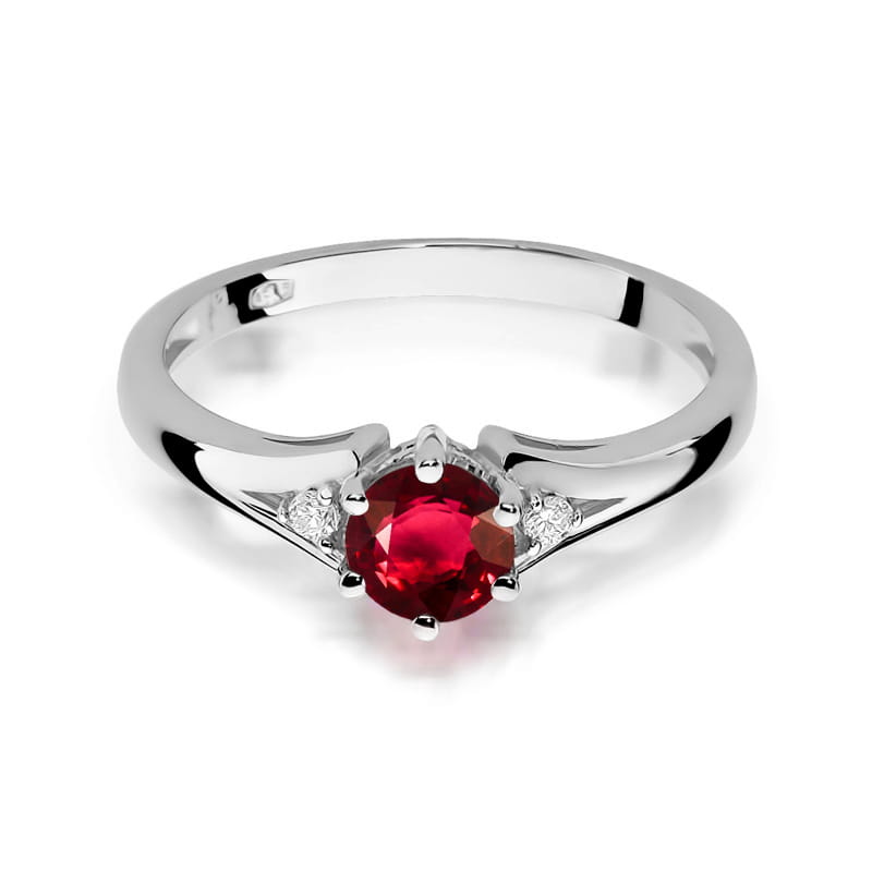 Gold Ring With Ruby And Diamonds