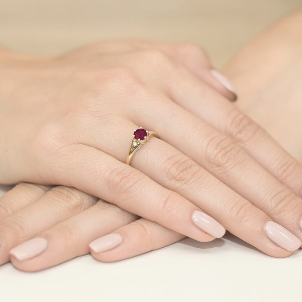 Gold Ring With Ruby And Diamonds