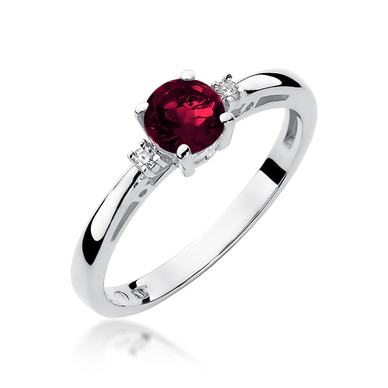 Gold Ring With Garnet And Diamonds