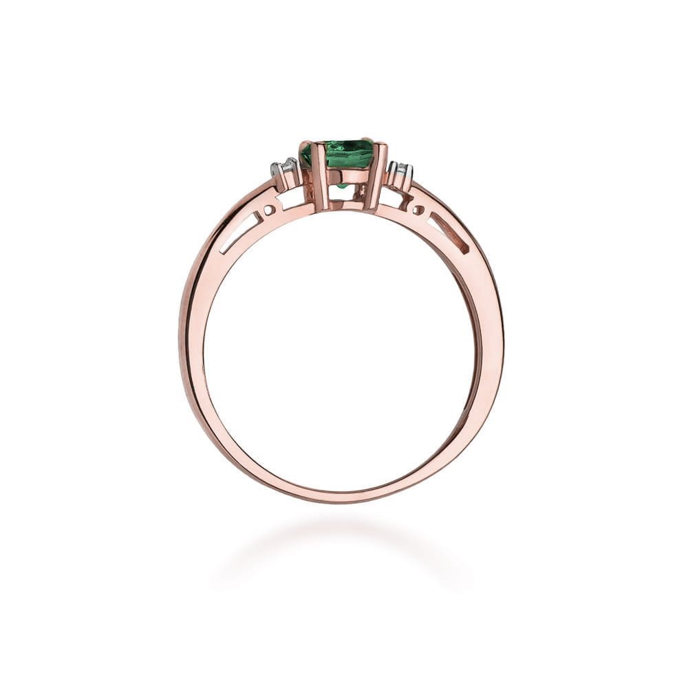 Gold Ring With Emerald And Diamonds