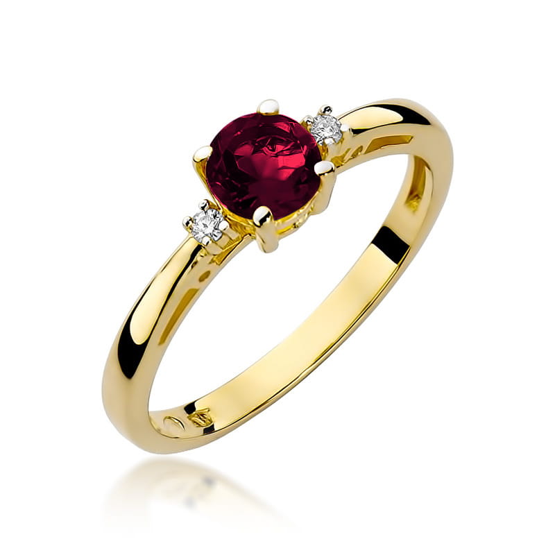 Gold Ring With Garnet And Diamonds