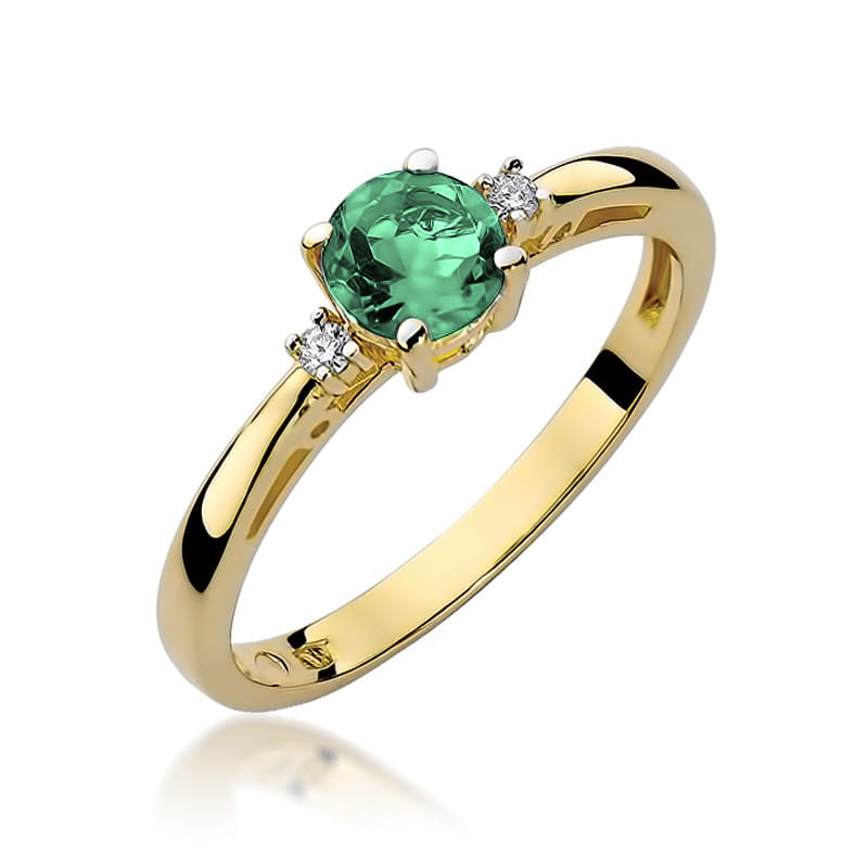 Gold Ring With Emerald And Diamonds