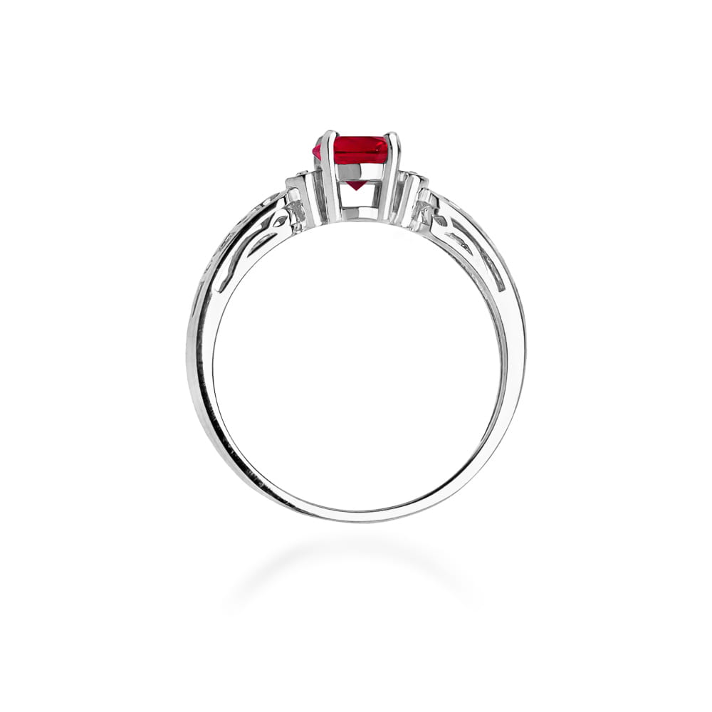 Gold Ring With Ruby And Diamonds