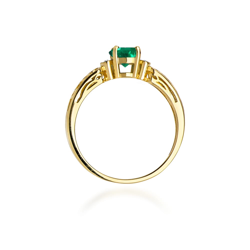 Gold Ring With Emerald And Diamonds
