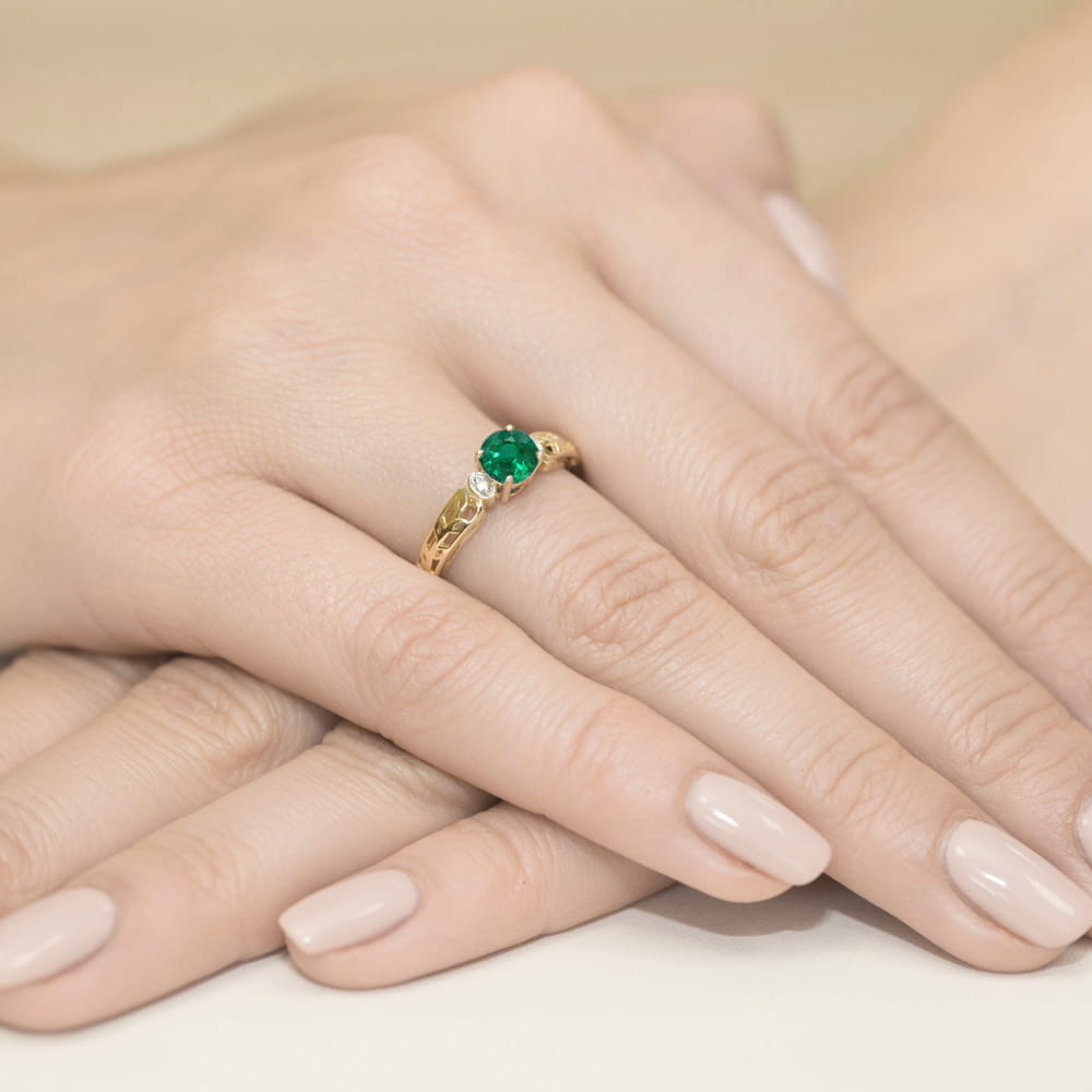 Gold Ring With Emerald And Diamonds